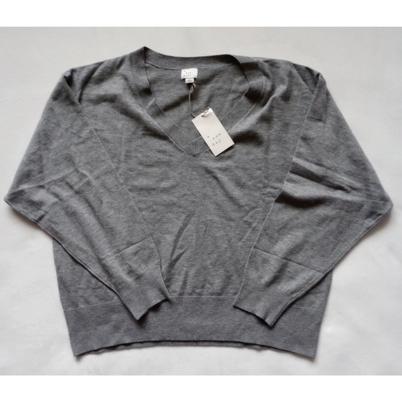 A New Day▪️Grey Lightweight V-Neck Sweater - Picture 3 of 6